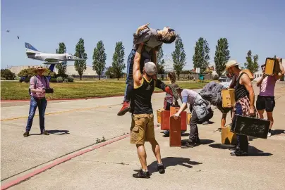  ?? Photos by Brontë Wittpenn / The Chronicle ?? Brandon “Private” Freeman lifts Mia J. Chong while rehearsing a scene from “Island City Waterways: Uprooted” at Alameda Point. If another full pandemic shutdown is ever required, the dancers will continue to get paid.