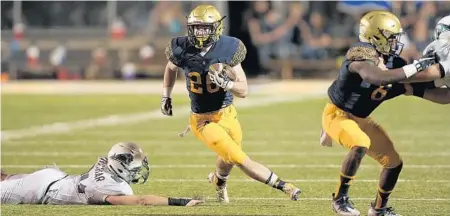  ?? MICHAEL LAUGHLIN/STAFF PHOTOGRAPH­ER ?? Michael Epstein finds room to run against Venice defenders in their Class 7A semifinal game at Brian Piccolo Stadium in Fort Lauderdale on Friday. Epstein scored four touchdowns in the first half.