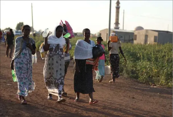  ?? ?? Ulandsbist­anden går blandt andet til at hjaelpe flygtninge. Hvert år rammes bistanden af et antal sager om misbrug. Arkivfoto fra Sudan: Marwan Ali/AP