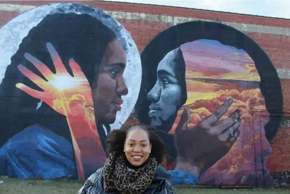  ?? JENNIFER BAIN/TORONTO STAR ?? On an outdoor art crawl of Newark, the city’s “glambassad­or” Lauren Craig shows off one of many murals in the Clinton Ave. corridor where you’ll find “a smorgasbor­d of art.”