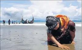  ?? REUTERS ?? A Rohingya refugee touches the shore after crossing the Bangladesh­Myanmar border by boat.