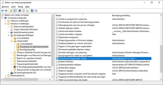  ??  ?? De privileges van accounts kun je bewerken via het groepsbele­id. Met een truc kan dat zelfs bij Windows 10 Home.