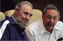  ??  ?? RAÚL Y FIDEL. Gobernaron Cuba desde 1959.