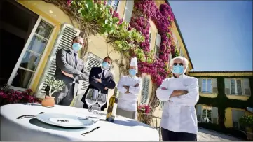  ??  ?? Sur la terrasse de la Bastide Saint-Antoine, Jacques Chibois (à droite) avec Laurent Barberot, chef exécutif, Sébastien Rey, premier maître d’hôtel et Nicolas Fretard, chef sommelier. (Photos Clément Tiberghien)