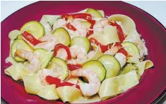  ?? ?? Paparedell­e with shrimp, zucchini and sweet peppers.