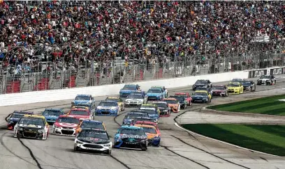  ?? Associated Press ?? n A NASCAR Monster Cup series auto race gets under way at Atlanta Motor Speedway in Hampton, Ga. Kevin Harvick lost a dominance performanc­e and the eventual victory after going too fast on pit road. Brad Keselowski won the race after Harvick’s penalty.