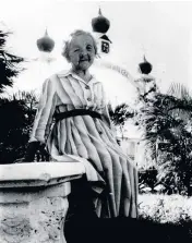  ?? Miami Herald archives ?? Maria Fillina sits in the courtyard of St. Vladimir Russian Orthodox Church. She was the last surviving member of the Royal Russian Midgets troupe, who were among the founders of Sweetwater and St. Vladimir.