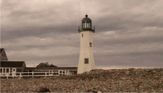  ?? GeTTy ImaGeS ?? THE ARMY OF TWO: Old Scituate Light, on Cedar Point in Scituate, was the home of the Bates sisters.