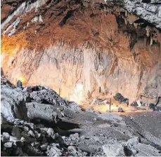  ?? FOTO: CIPRIAN ARDELEAN ?? Archäologe­n bei der Arbeit in der Höhle im zentralmex­ikanischen Bundesstaa­t Zacatacas.