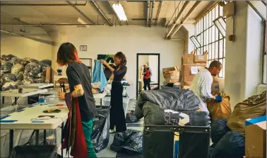  ?? (JOHN TAGGART/THE NEW YORK TIMES) ?? Fabscrap in Brooklyn, where the sorting process is run by five employees and a handful of volunteers, many of whom are design students, on 7 May.