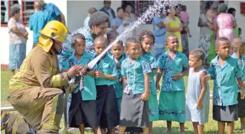  ?? Photo: Warwick Fiji ?? Students of Kasala Kindergart­en with a fire warden at Komave Village in the Coral Coast.