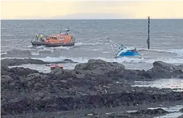  ??  ?? OPERATION: Volunteers from Anstruther RNLI conveyed the two men to safety.