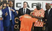  ?? ANDREW CABALLERO-REYNOLDS / POOL ?? Secretary of State Antony Blinken receives a football jersey from Ivory Coast Prime Minister Robert Beugre Mambe, on Monday.