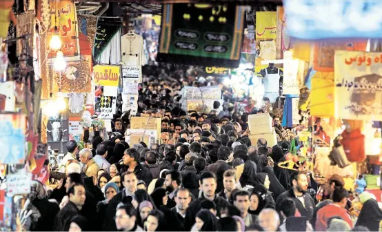  ??  ?? Fast 80 Millionen Menschen leben im Iran, ein gewaltiger Markt also für westliche Firmen. Europas Banken tun sich mit dem Iran schwer.