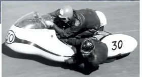  ??  ?? ABOVE Approachin­g Reid Park in 1968 on the Norton with Herb Turvey.
RIGHT Stan on the Norton at Lakeside with brother Mervyn in the chair.