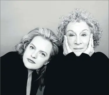 ?? FOTO: CEDOC PERFIL ?? Elisabeth Moss y Margaret Atwood, actriz principal de la serie y autora de la exitosa novela. DUO.