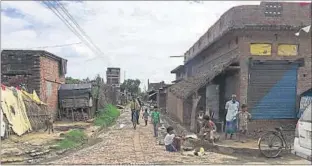  ??  ?? A glimpse of Machrihawa village in Shrawasti district, which has the state’s lowest literacy rate.