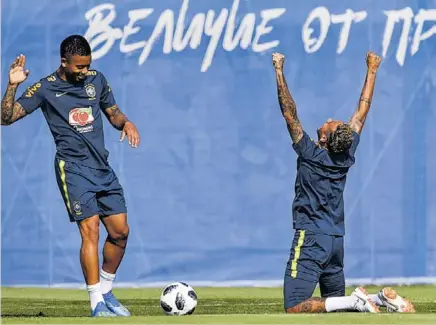  ?? // EFE ?? Neymar está siendo más protagonis­ta por sus excentrici­dades y salidas de tono que por sus detalles futbolísti­cos