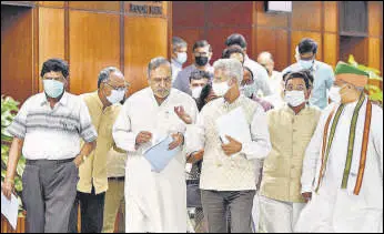  ?? ARVIND YADAV/HT PHOTO ?? Union minister S Jaishankar with other leaders after all-party meet on Thursday.