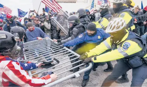  ?? JOHN MINCHILLO/AP ?? Rioters square off against U.S. Capitol Police on Jan. 6 in Washington. Interviews with some members of the force revealed how unprepared they were to handle the mayhem that ensued after a speech by President Trump.