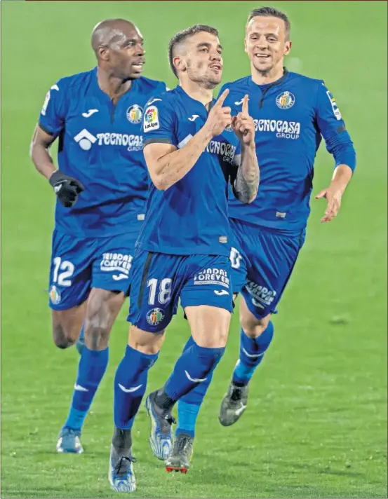  ??  ?? Arambarri celebra su gol, el 1-0. El uruguayo marcó desde 33 metros.