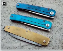  ?? ?? 2. I coltelli chiusi hanno dimensioni molto contenute, perfette per un utensile Edc; negli S-310 la zigrinatur­a funge da flipper in apertura 2