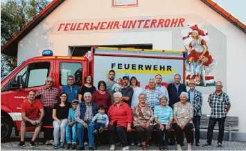  ??  ?? Die Unterrohre­r haben ihr Feuerwehrg­erätehaus komplett selbststän­dig gebaut – und darauf sind sie stolz. Es ist auch der Treff punkt der 150 Dorfbewohn­er.