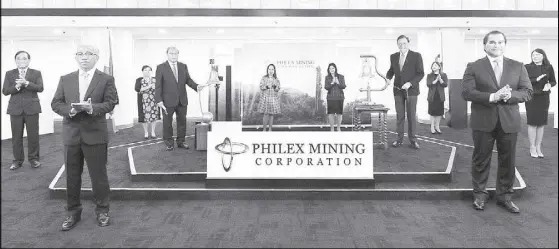  ?? ?? Philippine Stock Exchange Inc. chairman Jose Pardo and Philex Mining Corp. chairman Manuel V. Pangilinan led the bell ringing ceremony to mark the listing of Philex Mining Corp stock rights offer shares on August 3. In photo are officials of the PSE and Philex Mining Corp. (from left, by row): Philex Mining president and chief operating officer Eulalio Austin Jr. and PSE chief operating officer lawyer Roel Refran; Philex Mining CFO Romeo Bachoco, Pangilinan, Pardo and PSE Issuer Regulation Division head lawyer Marigel Garcia; Philex Mining director and corporate secretary lawyer Barbara Anne Migallos, Philex Mining director Marilyn Aquino, Securities Clearing Corp. of the Philippine­s COO Renee Rubio and PSE general counsel lawyer Veronica Del Rosario.