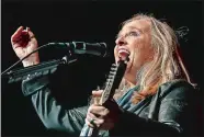  ?? TIM MARTIN/THE DAY ?? Melissa Etheridge performs at the Garde Arts Center in New London, during her Merry Christmans, Baby tour on Friday.