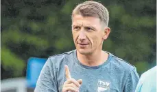  ?? FOTO: THOMAS SIEDLER ?? Gelingt ein erster Fingerzeig? Essingen und Trainer Stephan Baierl sind im WFVPokal gefordert.