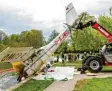  ?? Foto: Ralf Lienert ?? Am Montag wurde das abgestürzt­e Flug‰ zeug geborgen.