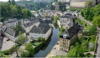  ?? ?? A ban on begging in Luxembourg City's shopping streets and parks has recently been introduced among protests and backlash.