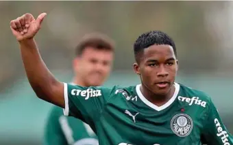  ?? (EPA) EFE ?? UN FICHAJE A LARGO PLAZO El atacante brasileño tiene contrato hasta junio de 2025 con el Palmerias. No puede dejar su club hasta 2024, cuando cumpla los 18 años.