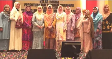  ??  ?? Fatimah (fifth left) together with Pitsa committee members in a group photo. Also seen are Jamilah (fourth left), Salmah (fifth right) and Zuriah (second left).