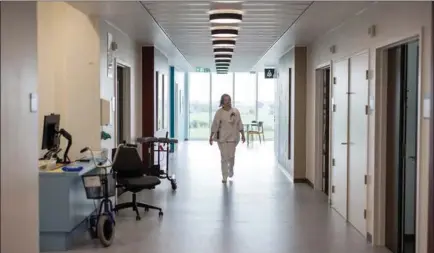  ?? ?? Det sundhedsfa­glige personale på hospitaler­ne skal aflastes for administra­tive opgaver, så de får mere tid til patientern­e, mener skribenter­ne. Arkivfoto: Joachim Ladefoged