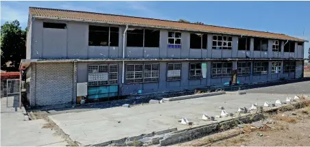  ?? PICTURE: TRACEY ADAMS/AFRICAN NEWS AGENCY (ANA) ARCHIVE ?? FAILURE: Uitsig High School was allowed to fall into disrepair, says the writer.