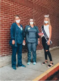  ?? Submitted photo ?? ■ ABOVE: During the coronaviru­s health crisis, local pageant titleholde­rs have been inspired to help with acts of simple kindness. Miss Hempstead County Maleigh Moore recently delivered cookies to Hope businesses.