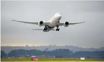  ?? Photo / NZME ?? A cracked windscreen forced a China-bound flight to divert.