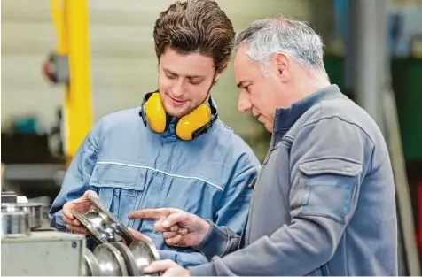  ?? Foto: auremar, Fotolia ?? Immer mehr Betriebe suchen nach Lehrlingen. Doch auch die Zahl derer, die eine Ausbildung beginnen, wächst – zumindest in der Region. Die Vertreter der Wirtschaft freuen sich vor allem darüber, dass auch Gymnasiast­en und Fachobersc­hüler nicht immer nur...