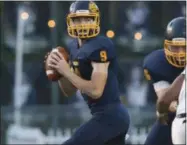  ?? JEN FORBUS — THE MORNING JOURNAL ?? Olmsted Falls quarterbac­k Teddy Grendzynsk­i looks for an open receiver against Amherst on Sept. 28.