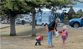  ?? STEPH RANGI ?? Kids from My Treehut Early Learning Centre set out to learn the importance of keeping Taupo clean and tidy last Friday.