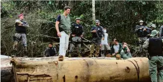  ?? Divulgação Força Nacional ?? O ministro do Meio Ambiente, Ricardo Salles, durante operação contra extração ilegal de madeira na Floresta Nacional Itaituba 2, no sudoeste do Pará