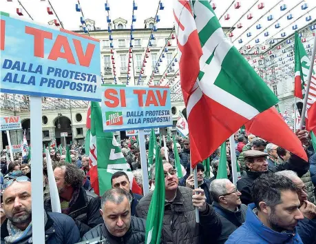  ?? (Ansa) ?? A Palazzo CivicoLa manifestaz­ione di Forza Italia a favore della Tav organizzat­a ieri davanti al Comune di Torino