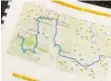  ?? ?? TOP Rallye particpant­s get detailed route notes.