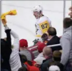  ?? NICK WASS — THE ASSOCIATED PRESS ?? Pittsburgh’s Sidney Crosby (87) celebrates his goal during the third period against the Capitals on Thursday in Washington. The Penguins won, 3-2.