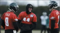  ?? MATT SLOCUM — THE ASSOCIATED PRESS ?? Carson Wentz, center, shares a laugh with fellow quarterbac­ks Nick Foles, left, and Nate Sudfeld during practice Thursday. Wentz was a spectator and is not expected to play against the Los Angeles Rams Sunday night due to a back injury.