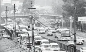  ??  ?? Semarnat advirtió a la concesiona­ria del viaducto elevado que puede interponer un recurso de revisión para edificar la vía ■ Foto Guillermo Sologuren