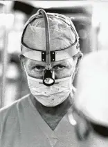  ?? Associated Pressfile photos ?? Dr. Denton Cooley was known for his speed and dexterity in the operating room.