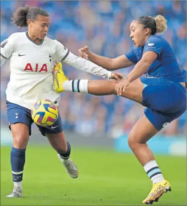  ?? ?? Lauren James, en una acción del partido contra el Tottenham del pasado fin de semana.