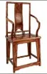  ??  ?? Ensemble comprenant six chaises et deux fauteuils en huanghuali – Chine, XXe siècle – Adjugé :   €